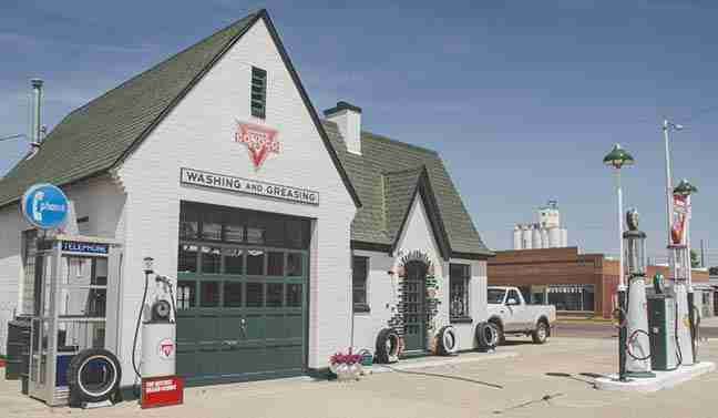 Larry Urban's Conoco Station, a car culture icon